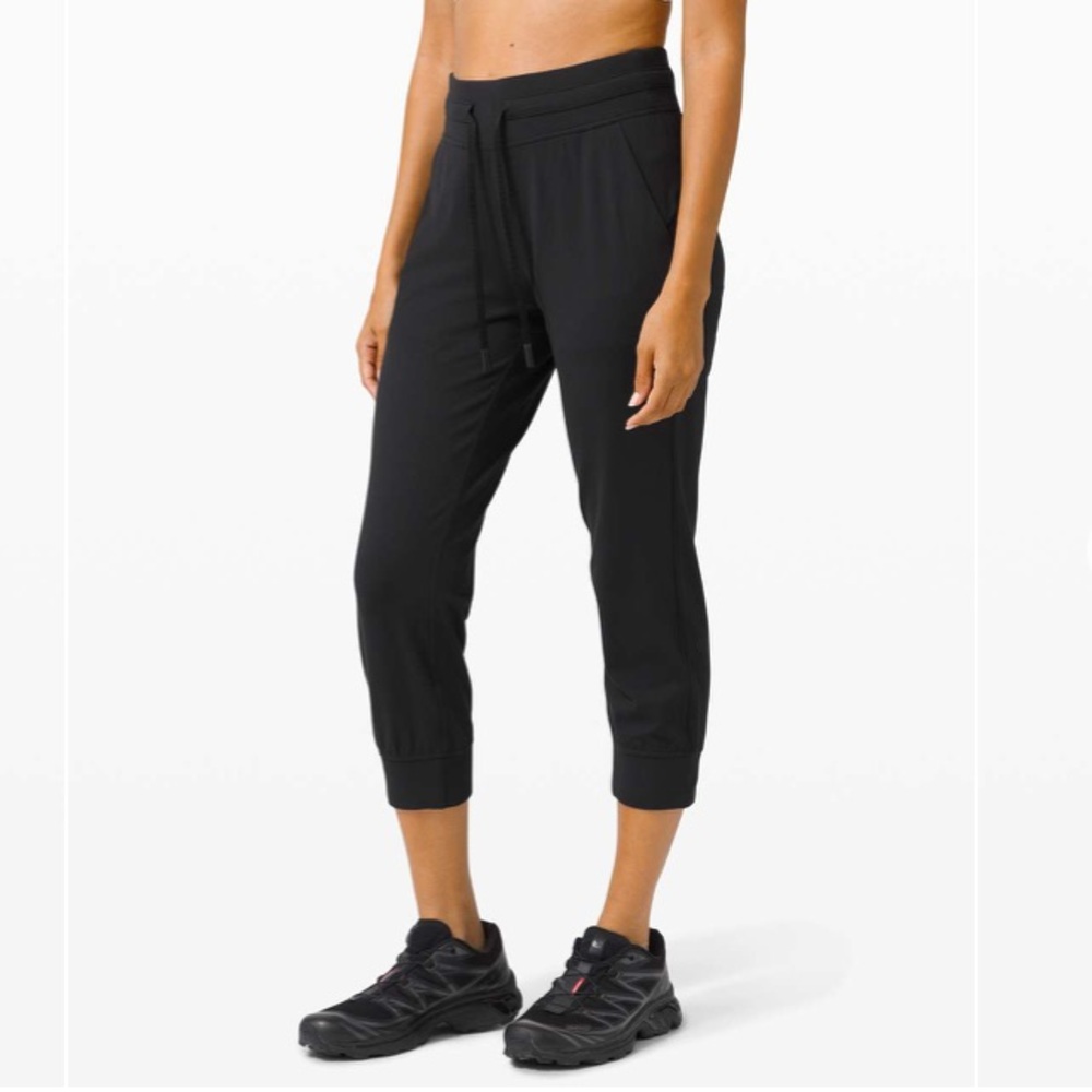 Lululemon Ready to Rulu Jogger Crop. Black. Size 6.